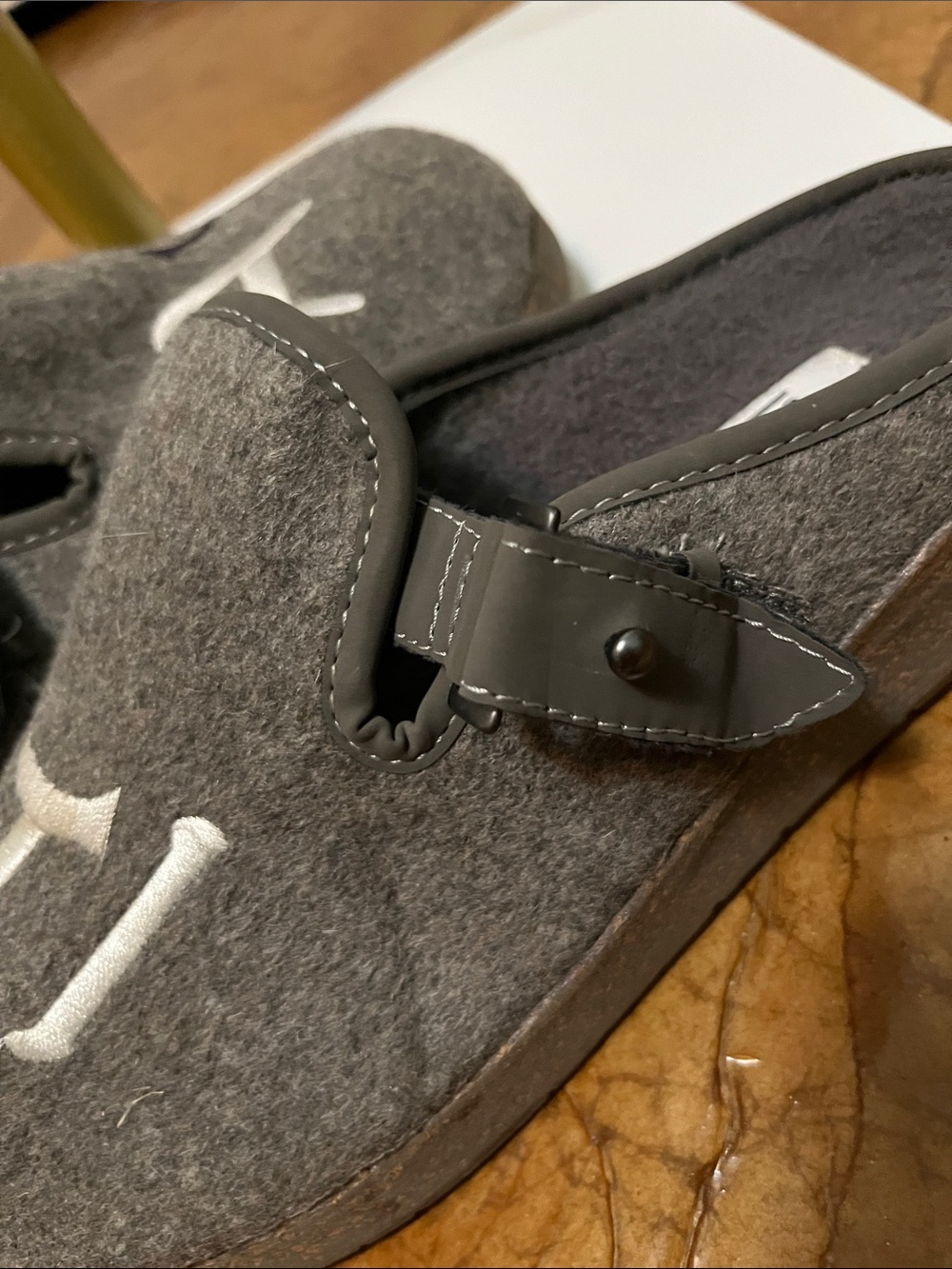 Earth Gray Felt Embroidered Mules NEW Sz 7.5 Womens - Picture 11 of 11